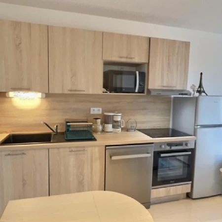 A 150M De La Plage - Coquet Appartement Pour 4 Personnes Vias Eksteriør billede