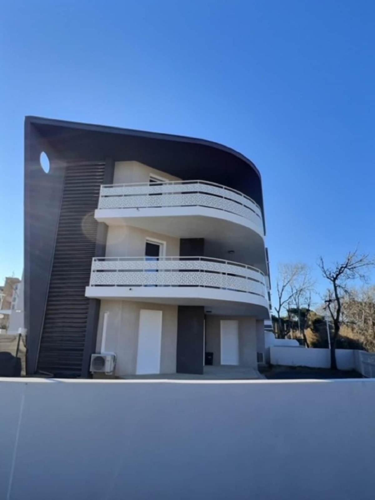 A 150M De La Plage - Coquet Appartement Pour 4 Personnes Vias Eksteriør billede